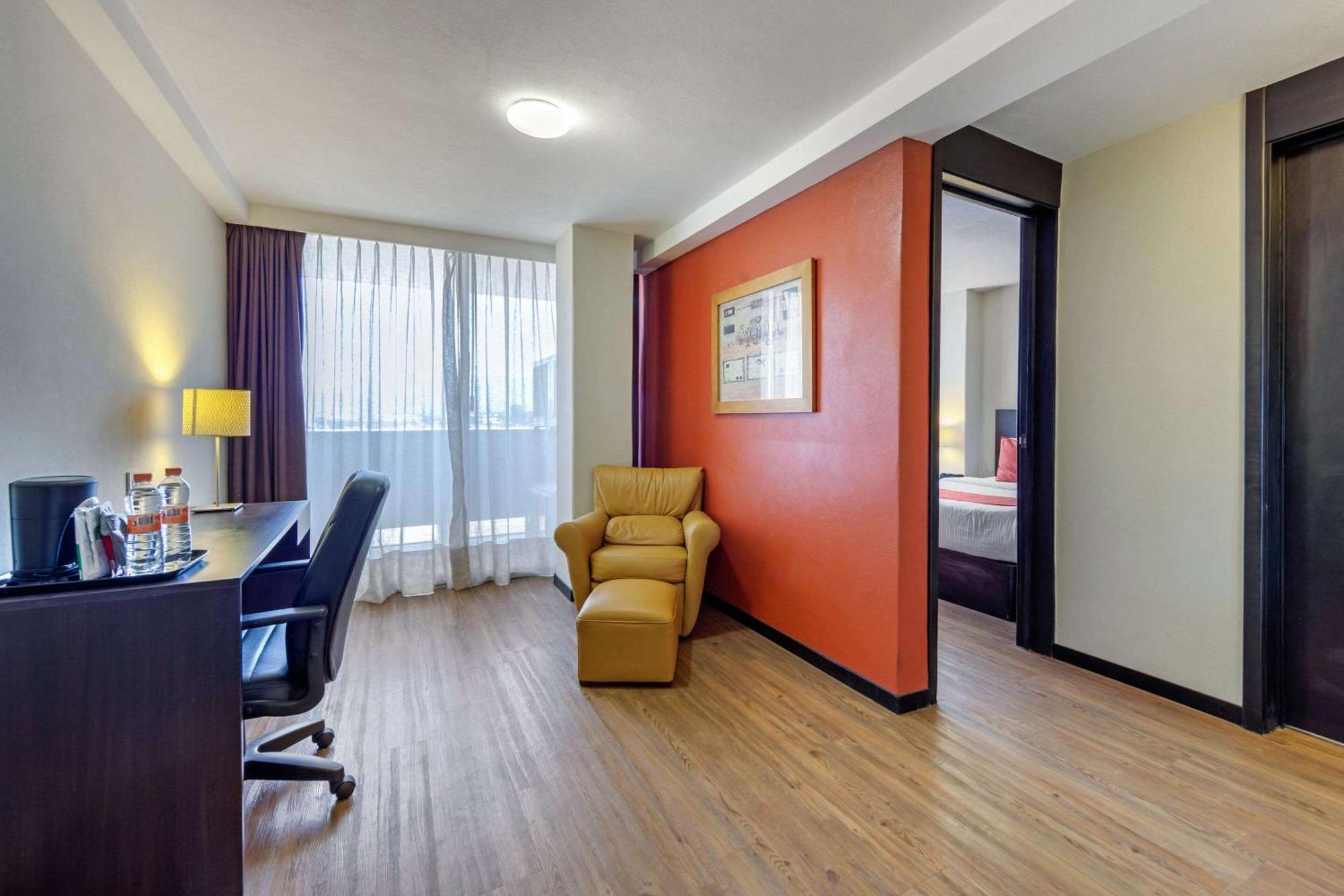 Comfort Inn San Luis Potosí Екстериор снимка