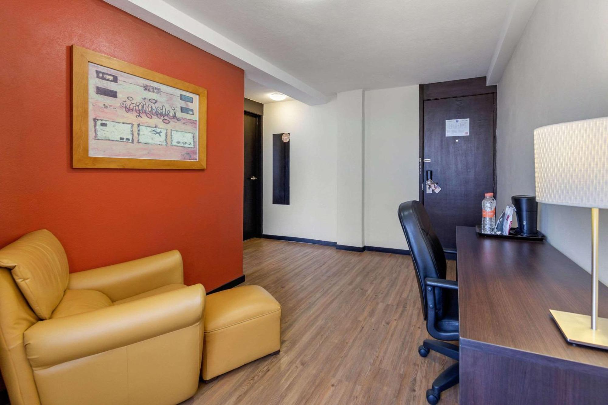 Comfort Inn San Luis Potosí Екстериор снимка